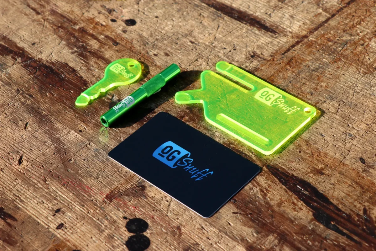 UV Reactive Snuff Kit - Neon Green Essentials