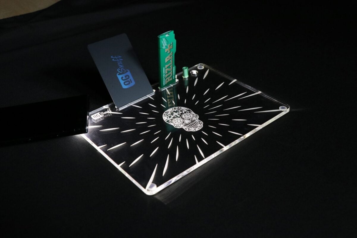 Flying Skull Rolling Tray with light reflective pad !!NEW!! - Image 5