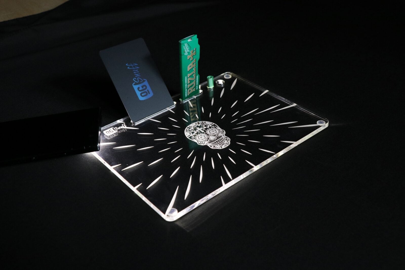 Flying Skull Rolling Tray with light reflective pad !!NEW!!